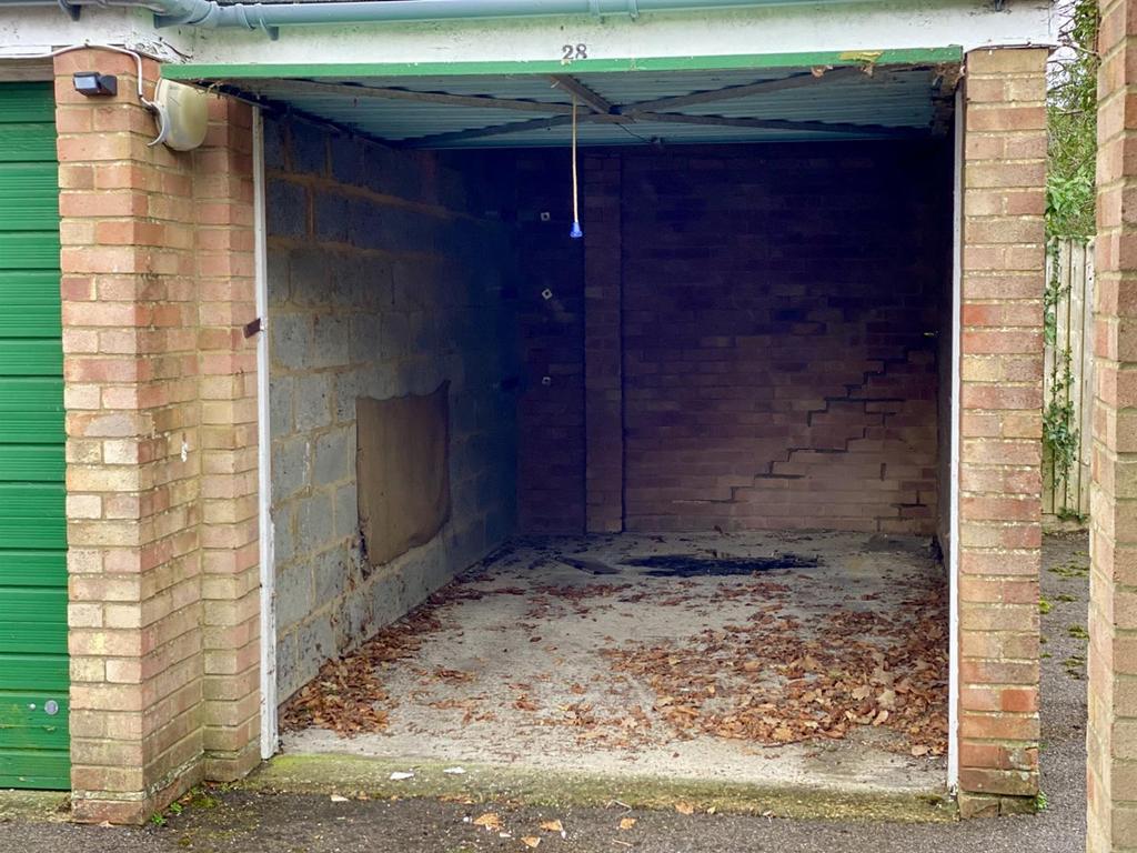 Garage 28 open