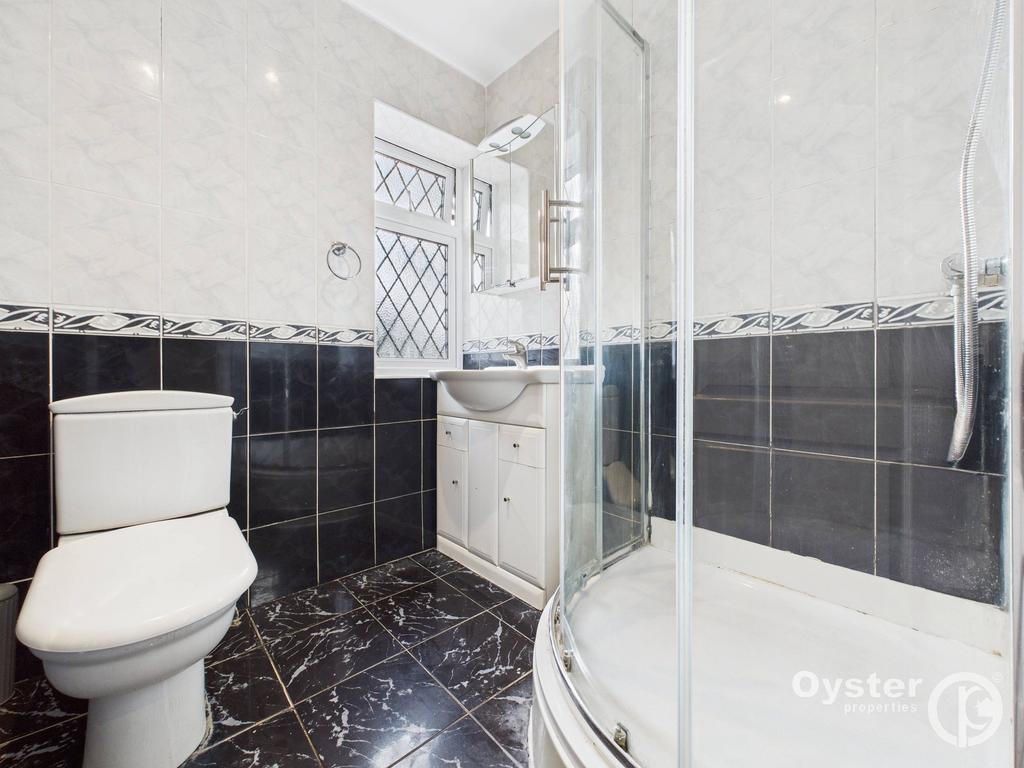 Family Bathroom 2