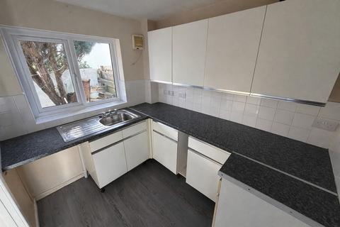 2 bedroom flat to rent, Downfield Close, Brixham TQ5