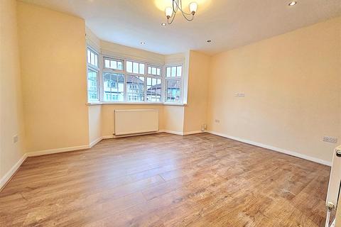 3 bedroom semi-detached house to rent, Laughton Road, Northolt