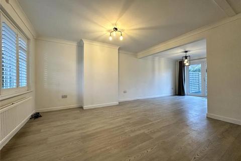 3 bedroom detached house to rent, Greenfield Link CR5