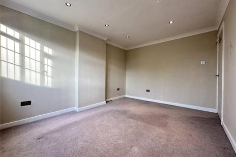 3 bedroom detached house to rent, Greenfield Link CR5
