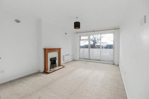 2 bedroom flat for sale, Queens Road, Hersham KT12