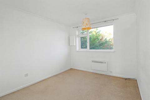 2 bedroom flat for sale, Queens Road, Hersham KT12