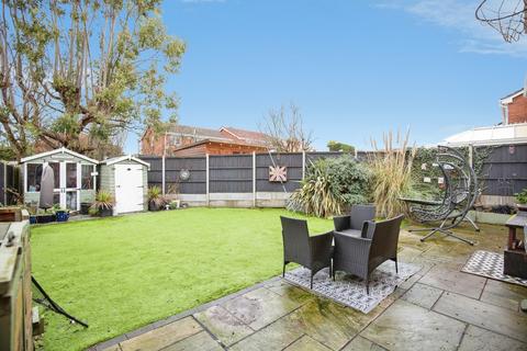 4 bedroom detached house for sale, Warwick Drive, Atherstone
