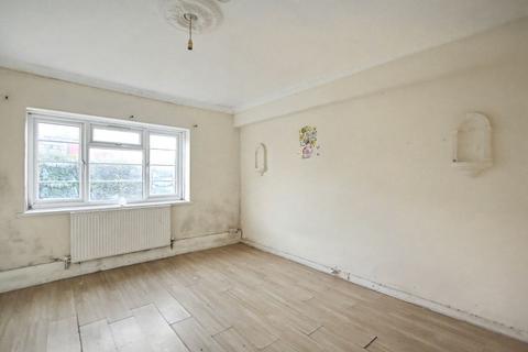 2 bedroom flat for sale, Flat 4 Charlton Court, High Street South, East Ham, E6 6JD