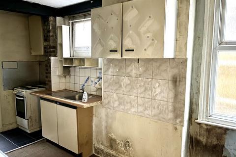 undefined, Flat 3, 65 Ashburnham Road, Luton, LU1 1JN