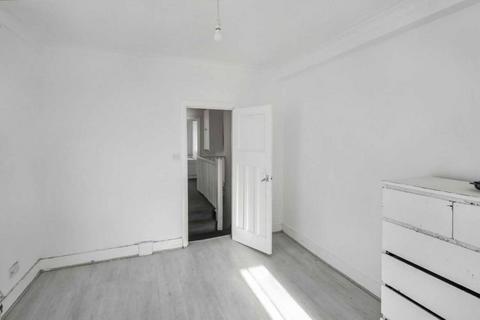 3 bedroom flat for sale, 58(A) Herga Road, Harrow, HA3 5AS