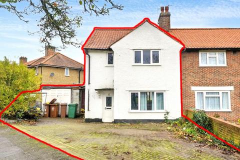 3 bedroom end of terrace house for sale, 4 Dingwall Road, Carshalton, SM5 4LY