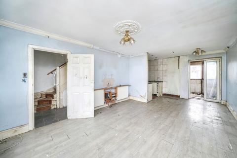 3 bedroom end of terrace house for sale, 4 Dingwall Road, Carshalton, SM5 4LY
