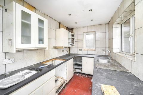3 bedroom end of terrace house for sale, 4 Dingwall Road, Carshalton, SM5 4LY