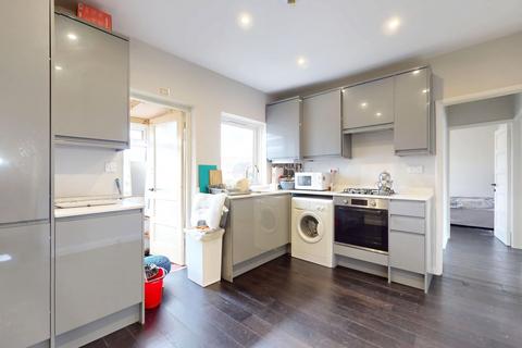 2 bedroom maisonette for sale, 22 Regal Court, Edmonton, N18 2XU