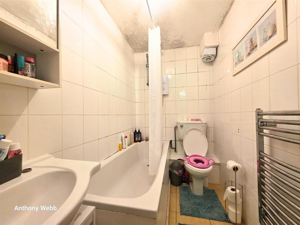 Bath/Shower room