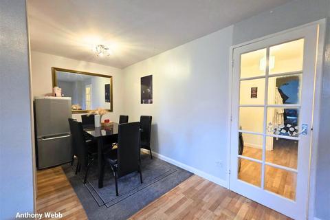 2 bedroom flat for sale, Milestone Close, Edmonton N9