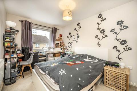 2 bedroom flat for sale, Tilley Road, Feltham TW13