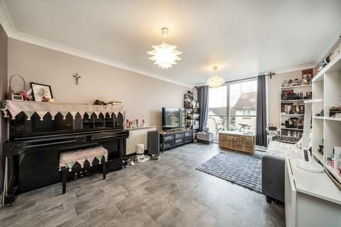 2 bedroom flat for sale, Tilley Road, Feltham TW13