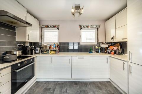 2 bedroom flat for sale, Tilley Road, Feltham TW13