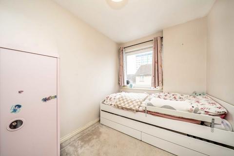 2 bedroom flat for sale, Tilley Road, Feltham TW13