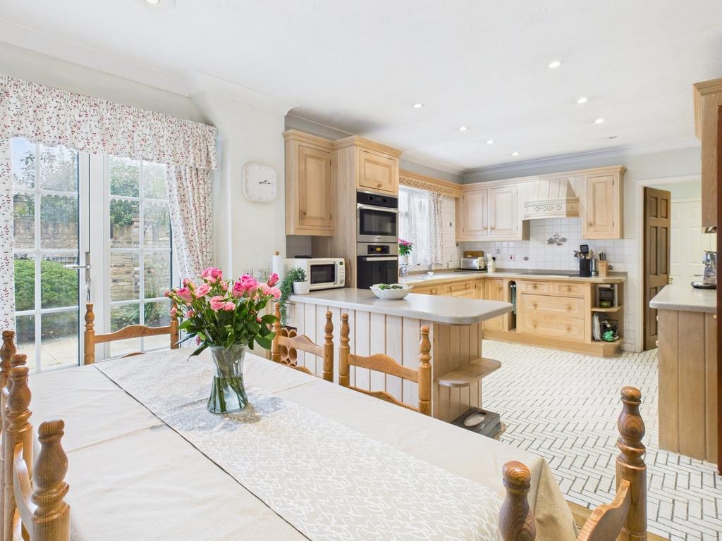 Kitchen/Breakfast Rm