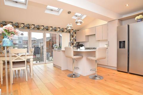 3 bedroom semi-detached house for sale, Kingsley Close, Harrogate, HG1