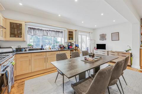 4 bedroom house to rent, Marksbury Avenue, Kew TW9