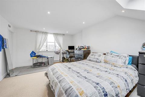 4 bedroom house to rent, Marksbury Avenue, Kew TW9