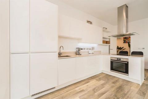 2 bedroom flat to rent, York Road, London SW11
