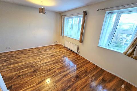 2 bedroom apartment to rent, Bittern Close, Hayes