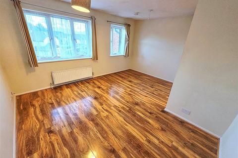 2 bedroom apartment to rent, Bittern Close, Hayes
