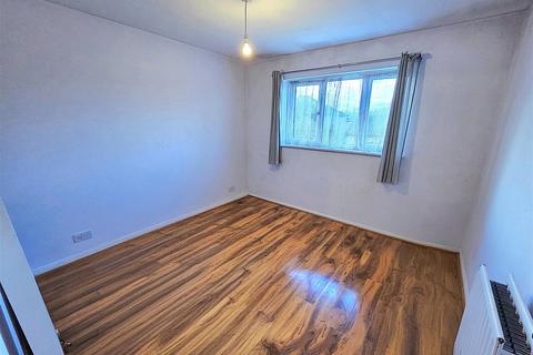2 bedroom apartment to rent, Bittern Close, Hayes