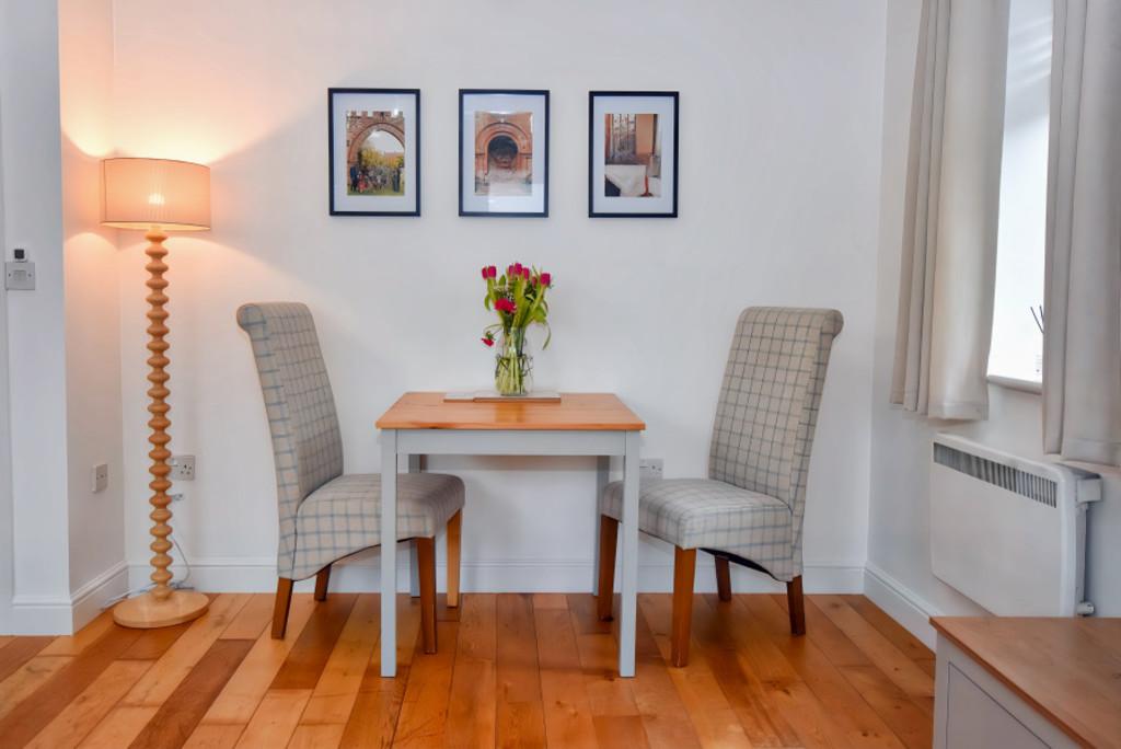 Dining Lounge 4