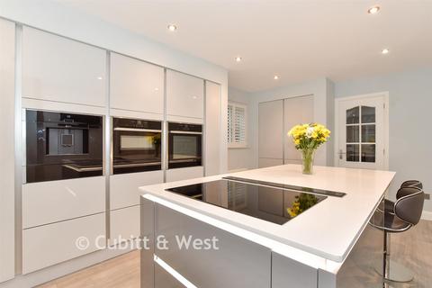 5 bedroom detached house for sale, Rectory Close, Ashington, West Sussex