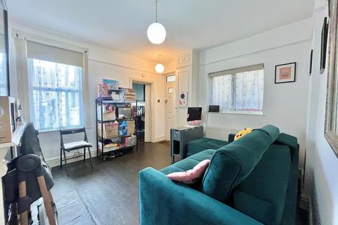 1 bedroom ground floor flat for sale, Victoria Road, Romford