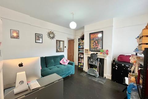 1 bedroom ground floor flat for sale, Victoria Road, Romford
