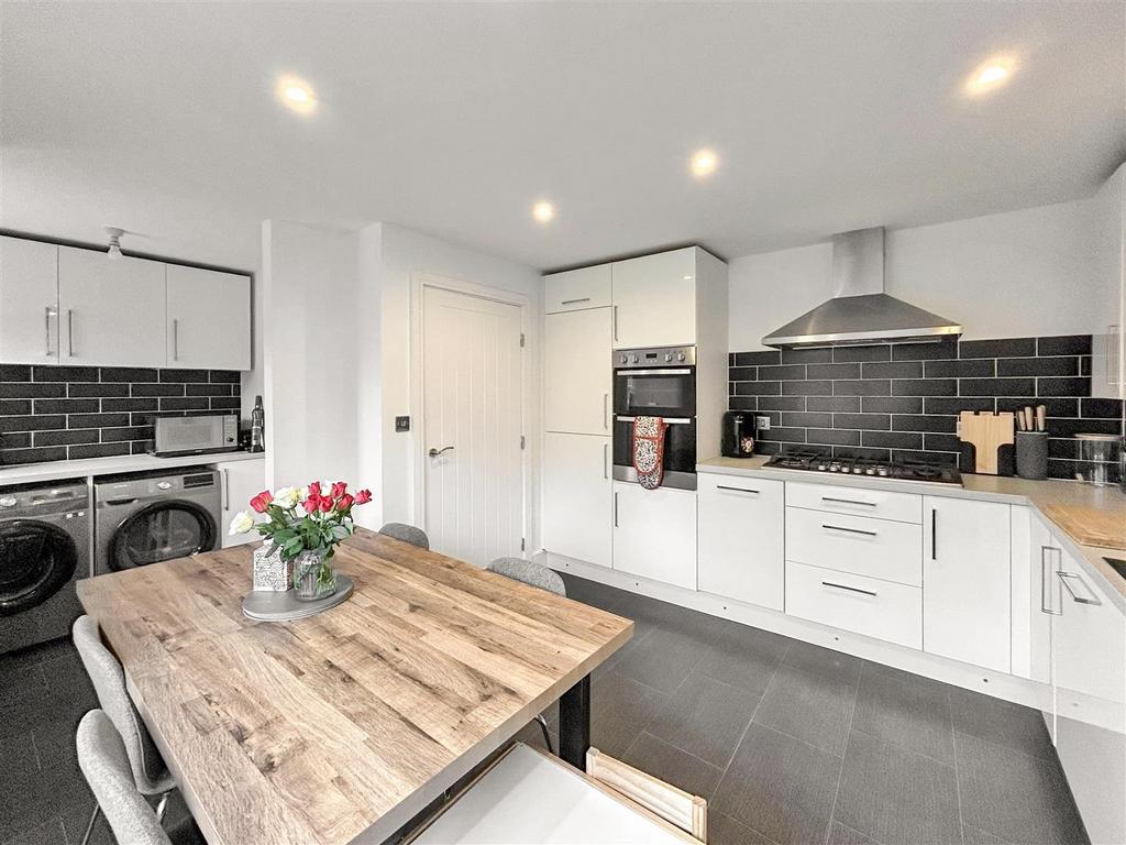 Kitchen a.jpeg