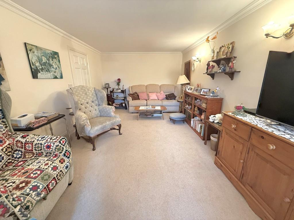 21 pegasus Court Lounge1