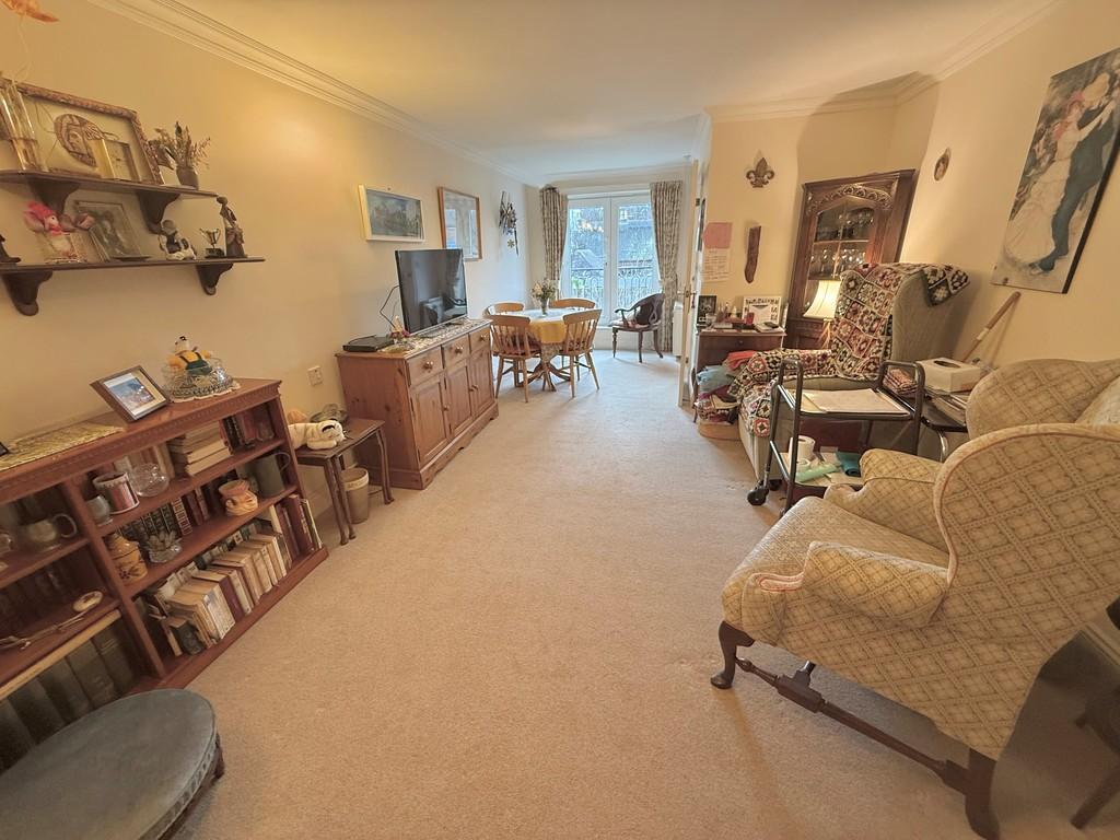21 Pegasus Court Lounge2
