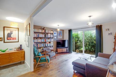2 bedroom flat for sale, Thorburn Square, Bermondsey