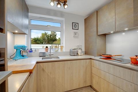 2 bedroom flat for sale, Thorburn Square, Bermondsey