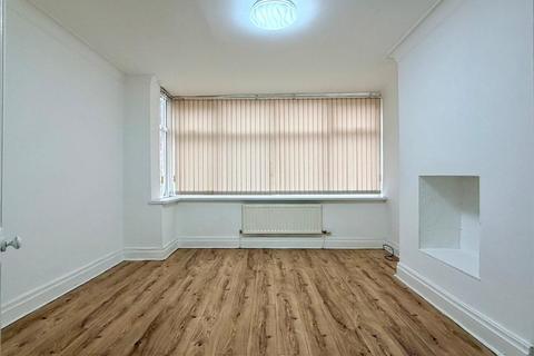 3 bedroom semi-detached house to rent, Crumpsall Lane, Manchester