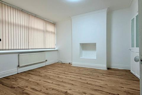 3 bedroom semi-detached house to rent, Crumpsall Lane, Manchester