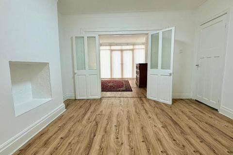 3 bedroom semi-detached house to rent, Crumpsall Lane, Manchester