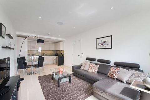 Central Avenue, London SW6