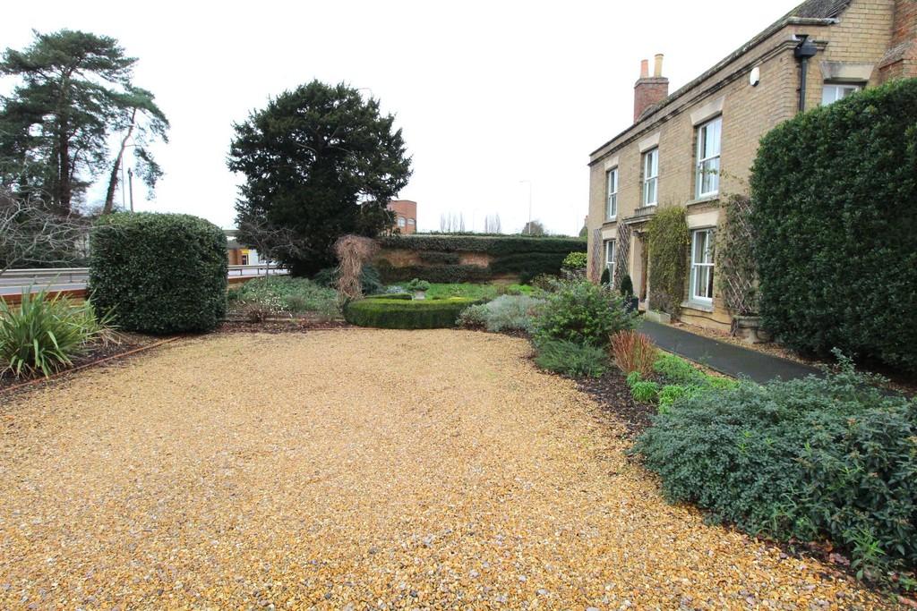 Front garden 2