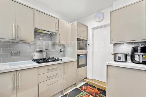 3 bedroom terraced house for sale, Thackeray Avenue, London, N17