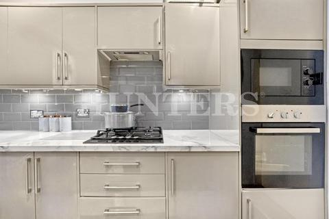 3 bedroom terraced house for sale, Thackeray Avenue, London, N17