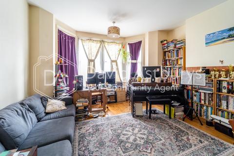 undefined, Bowes Road, Bounds Green , London
