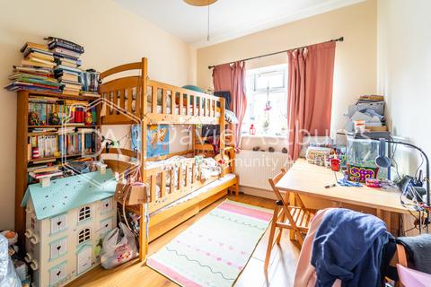 undefined, Bowes Road, Bounds Green , London