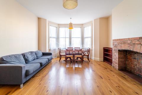 2 bedroom ground floor flat to rent, Bowes Road, Bounds Green , London