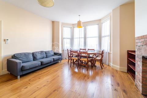2 bedroom ground floor flat to rent, Bowes Road, Bounds Green , London